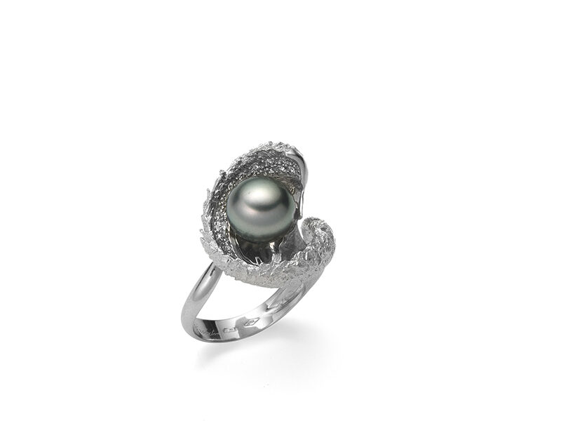 Anello in oro bianco con diamanti e perla naturale Tahiti -Mediterraneo-