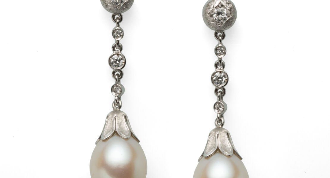 Orecchini in oro bianco con diamanti e perle d'acqua dolce - Stile rinasc. fiorentino